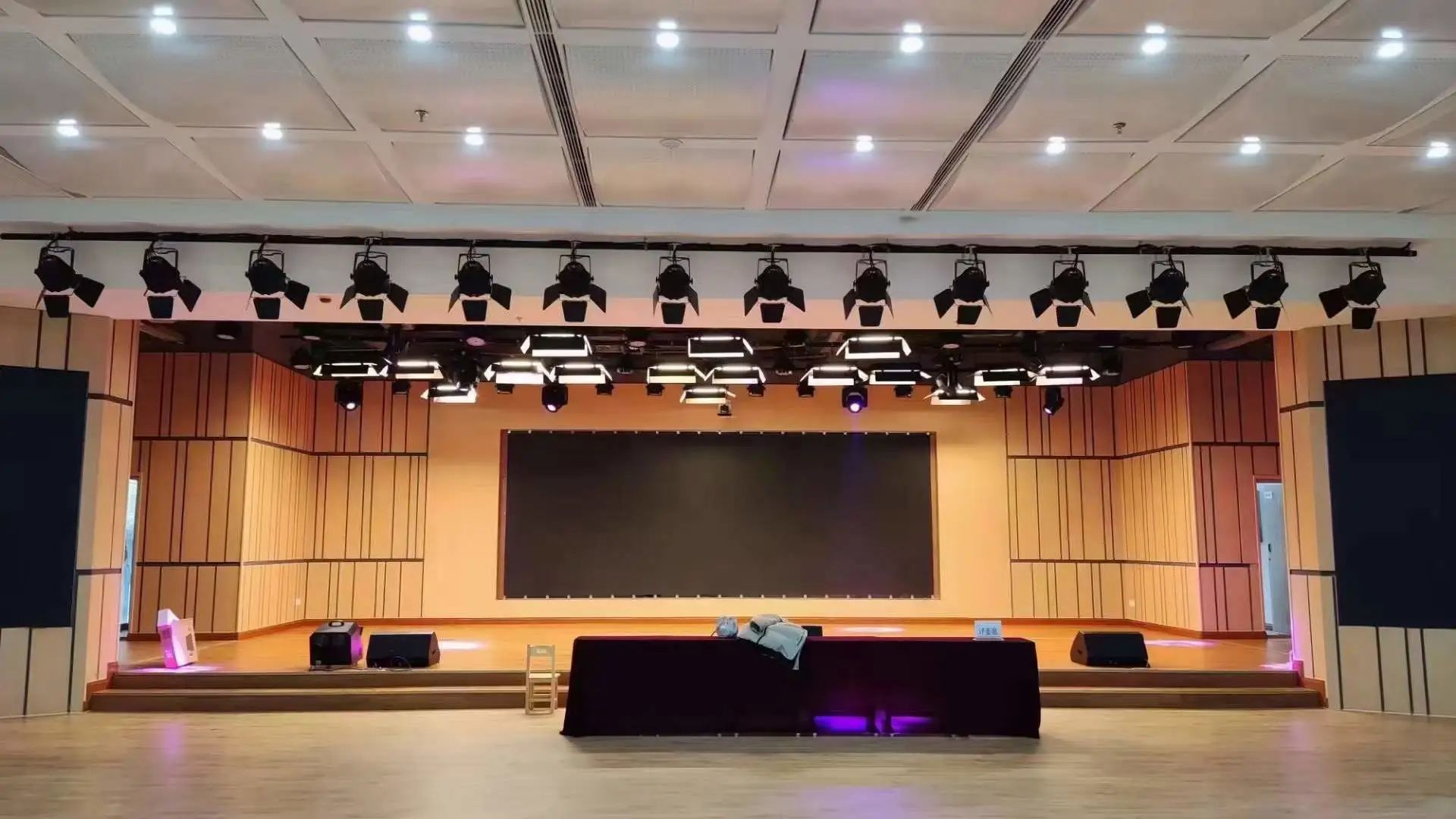 开云kaiyun电竞专业灯光音响扩声系统工程产品服务于某学堂会堂！